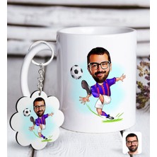 BK Kişiye Özel Bordo Mavi Futbolcu Karikatürlü Beyaz Kupa ve Anahtarlık Hediye Seti