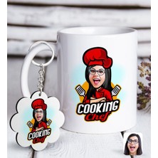 BK Kişiye Özel Bayan Chef Karikatürlü Beyaz Kupa ve Anahtarlık Hediye Seti-11