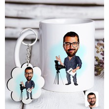 BK Kişiye Özel Erkek Yönetmen Karikatürlü Beyaz Kupa ve Anahtarlık Hediye Seti-1