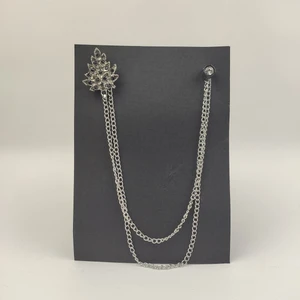 Ars Magic Box Yaprak Desenli Gümüş Ceket Iğnesi