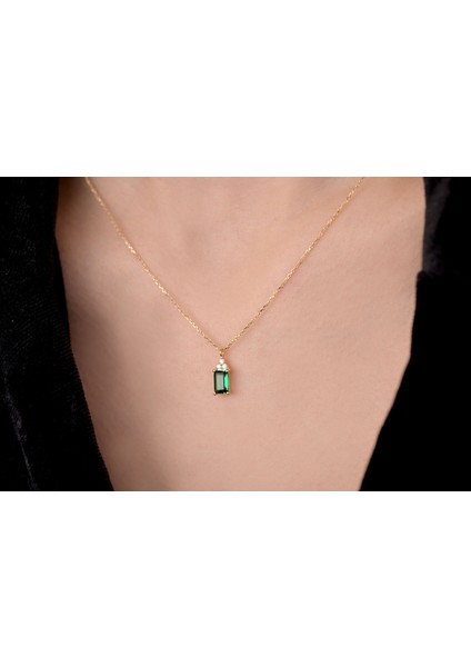 Emerald Cut Kadın Yeşil Taşlı Zarif Kolye