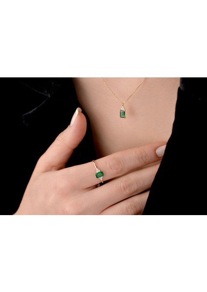 Emerald Cut Kadın Yeşil Taşlı Zarif Kolye