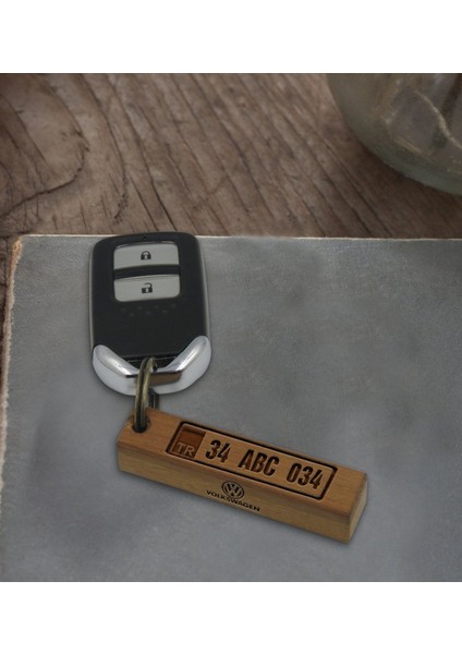 Kişiye Özel Plakalı Volkswagen Logolu Ahşap Dikdörtgen Bar Anahtarlık Model 2