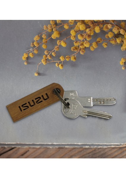 Kişiye Özel Plakalı Isuzu Logolu Ahşap Anahtarlık Model 1