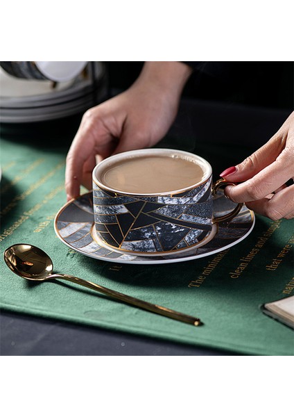 Nordic Coffee Fincan ve Tabağı Seti Yaratıcı Desen Yuvarlak Plaka Hediye ile 200 ml Kupa Çiçek Çay Bardağı Porselen Coffaf Takımları | Kahve Kupası Setleri
