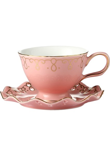 Avrupa Küçük Lüks Zarif Kahve Fincanı ve Tabağı Hollow Desen Seramik Fincan İngiliz Öğleden Sonra Çiçek Çay Bardağı Seti Drinkware | Kupa lar