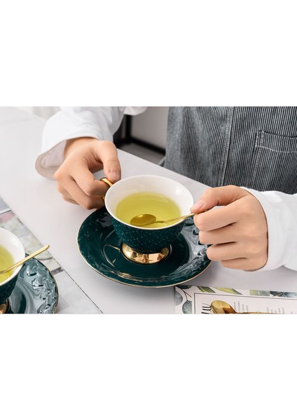 Kabartmalı Seramik Kahve Fincanı İngilizce Öğleden Sonra Çay Bardağı ve Tabağı Kaşıkla Tepsi ile Set Çift Çay Seti Çay Bardağı | Kahve Fincanı Setleri fiyatları