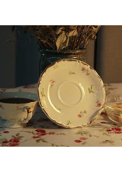 İngiliz Öğleden Sonra Çay Bardağı ve Tabağı Seramik Kahve Fincanı Kokulu Çay Bardağı Ev Hediye Çiçek Bardak ve Tabağı Seti | Kupalar