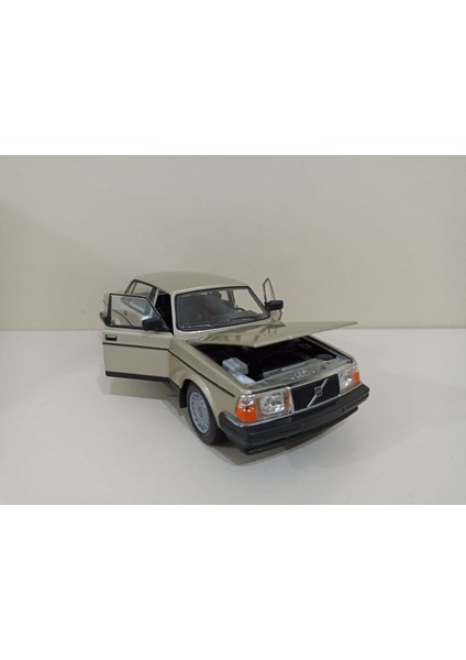 Volvo 240 Gl Gold Metallic 1:24 Ölçek Model Araba