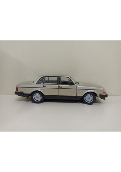 Volvo 240 Gl Gold Metallic 1:24 Ölçek Model Araba