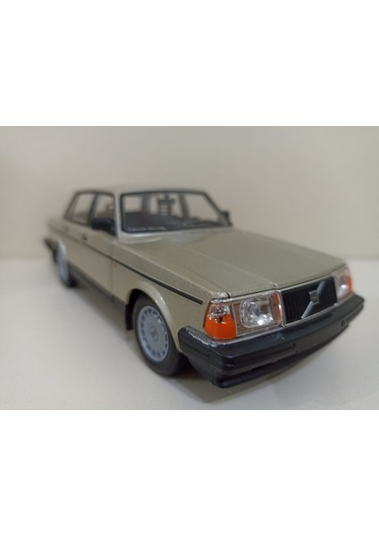 Volvo 240 Gl Gold Metallic 1:24 Ölçek Model Araba