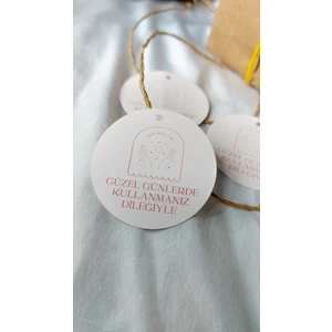 Çikoleyt Design Güzel Günlerde Kullanmanız Dileğiyle Etiket  Delikli 5x5 cm 50 Adet