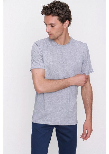 Erkek Gri Basic Düz %100 Pamuk Bisiklet Yaka Dynamic Fit Rahat Kesim Kısa Kollu Tişört modelleri