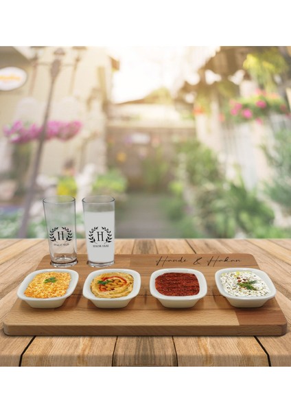 Kişiye Özel Çelenk Baş Harfli Isimli 2’li Rakı Bardağı ve Meze Tabaklı Doğal Masif Ahşap Servis Sunum Tepsisi Model 4