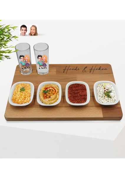 Kişiye Özel Sevgililer Karikatürlü 2’li Rakı Bardağı ve Meze Tabaklı Doğal Masif Ahşap Servis Sunum Tepsisi Model 80