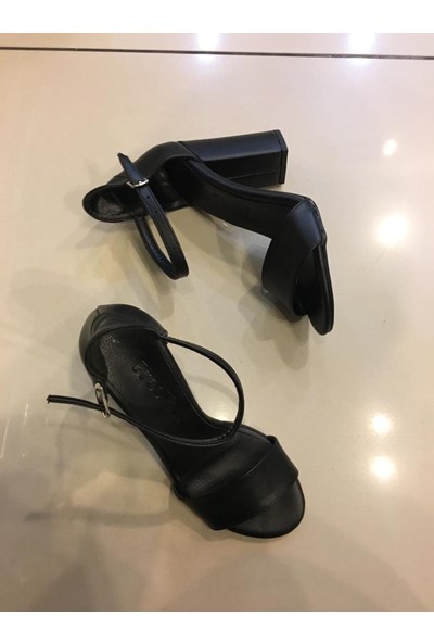 Freefour Sandalet Siyah Bilekten Bağlı Yüksek Kalın Topuklu Topuk Boyu 9 cm
