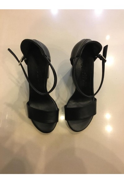 Freefour Sandalet Siyah Bilekten Bağlı Yüksek Kalın Topuklu Topuk Boyu 9 cm