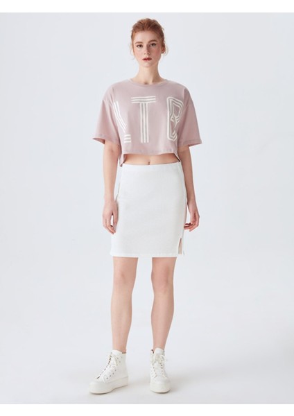 KadınKısa Yırtmaçlı Beyaz Etek