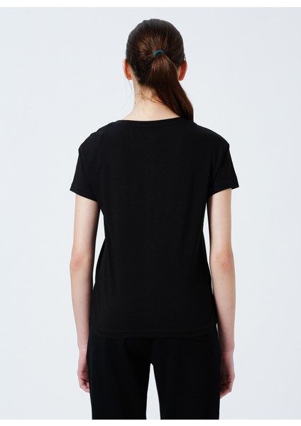 222 LCF 242012 Geniş Yaka Normal Kalıp Baskılı Siyah Kadın T-Shirt fırsatları
