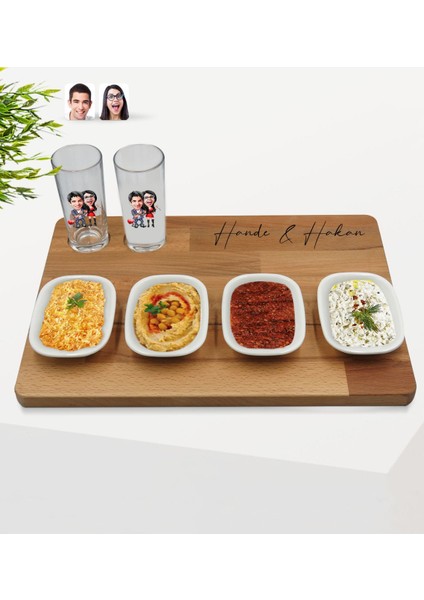Kişiye Özel Sevgililer Karikatürlü 2’li Rakı Bardağı ve Meze Tabaklı Doğal Masif Ahşap Servis Sunum Tepsisi Model 1
