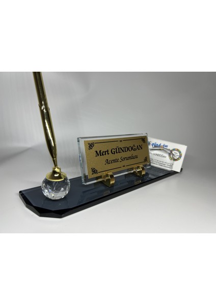 Kişiye Özel Cam Masa Üstü Isimlik Altın Renk Kalem ve Kartvizitlik Aksesuarlı