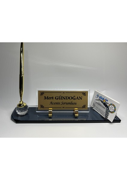 Kişiye Özel Cam Masa Üstü Isimlik Altın Renk Kalem ve Kartvizitlik Aksesuarlı modelleri