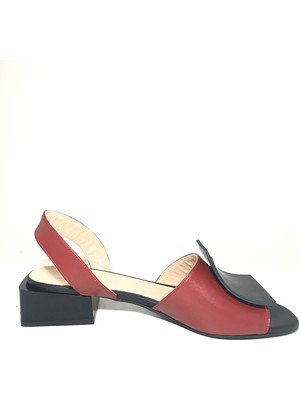 İzland Shoes Kadın Kırmızı Siyah Kare Fiyonklu Şık Sandalet