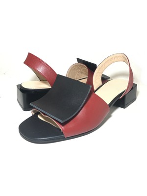 İzland Shoes Kadın Kırmızı Siyah Kare Fiyonklu Şık Sandalet