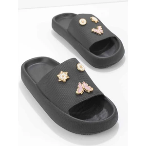 Kadın Terlik Sabo Tipi Siyah Renk ile Konfor ve Şıklığı Bir Arada Sunuyor