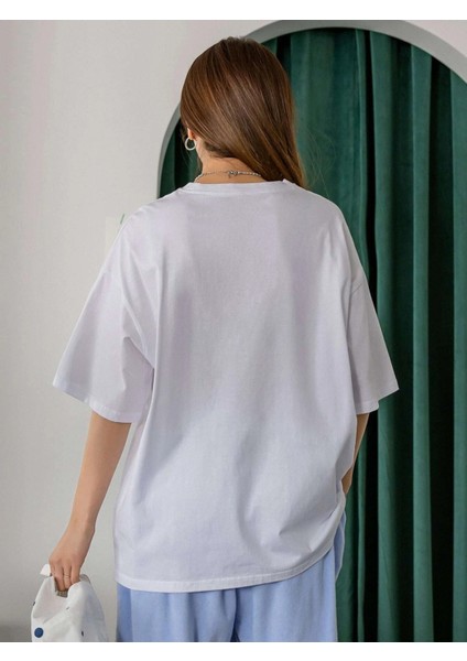 Kadın Çizgili Figür Kalp T-Shirt Have A Holiday Baskılı