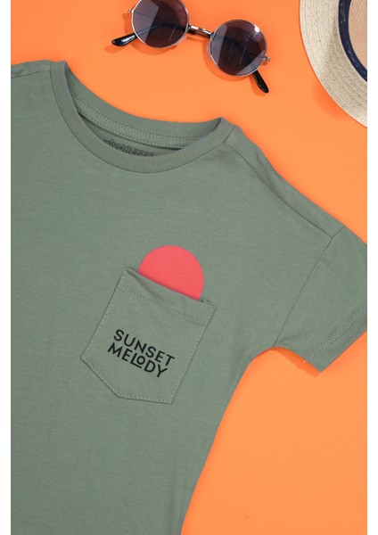 Çizgi Kids Erkek Çocuk Sunset Melody Sırt Baskılı Yeşil  T-Shirt