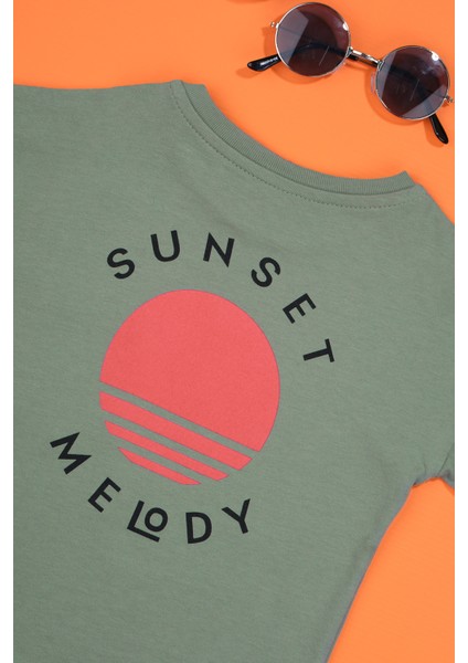 Çizgi Kids Erkek Çocuk Sunset Melody Sırt Baskılı Yeşil  T-Shirt