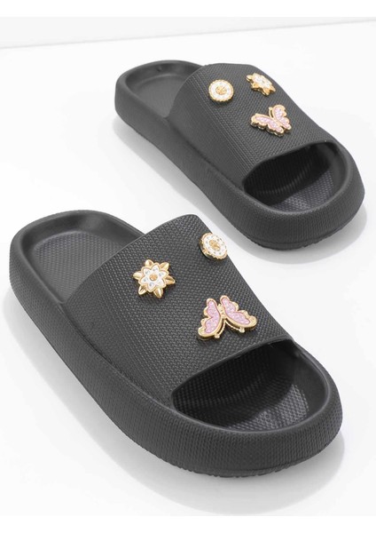 Kadın Terlik Sabo Tipi Siyah Renk ile Konfor ve Şıklığı Bir Arada Sunuyor