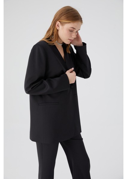 Kemerli Yakasız Saten Blazer Ceket Siyah fiyatları