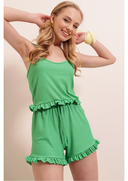 Askılı Fırfırlı Pijama Takımı fırsatları