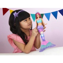 Barbie Dreamtopia Işıltılı Deniz Kızı Bebek (30 cm, sarışın), suda yanıp sönen ışık özelliği ve pembe meçli saçlar, 3-7 yaş HDJ36