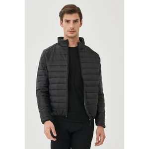Altınyıldız Classics Erkek Siyah Standart Fit Ultra Hafif Soğuk Geçirmez Casual Mont