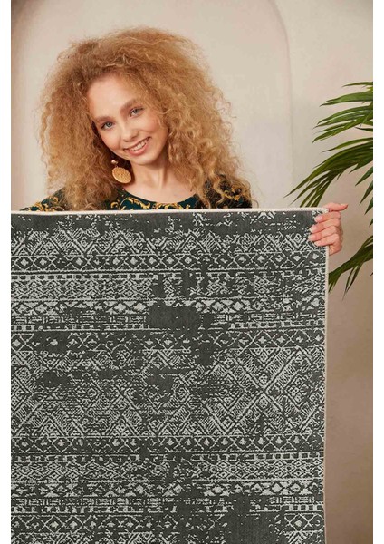 Halı Dekoratif Özel Tasarım Modern İnce Yıkanabilir 800 Gr /M2 Kaymaz Taban Trend Halı modelleri