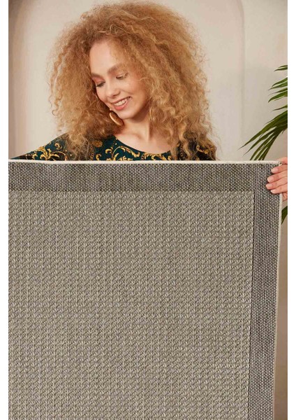 Halı Dekoratif Özel Tasarım Modern İnce Yıkanabilir 800 Gr /M2 Kaymaz Taban Trend Halı modelleri