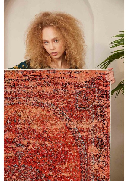 Halı Dekoratif Özel Tasarım Modern İnce Yıkanabilir 800 Gr /M2 Kaymaz Taban Trend Halı modelleri
