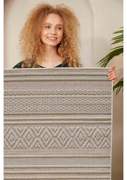 Halı Dekoratif Özel Tasarım Modern İnce Yıkanabilir 800 Gr /M2 Kaymaz Taban Trend Halı modelleri