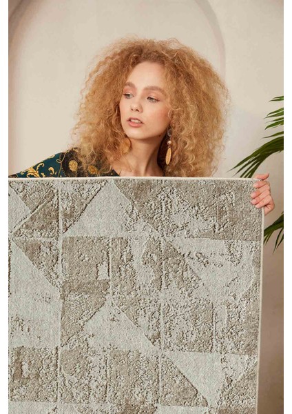 Halı Dekoratif Özel Tasarım Modern İnce Yıkanabilir 800 Gr /M2 Kaymaz Taban Trend Halı modelleri