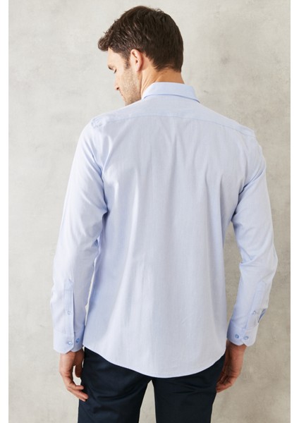 Erkek Açık Mavi Slim Fit Dar Kesim Düğmeli Yaka %100 Pamuk Düz Casual Gömlek