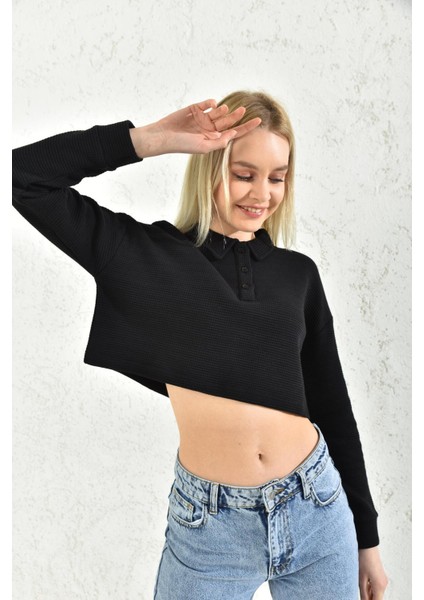 Siyah Polo Yaka Crop Bluz fırsatları