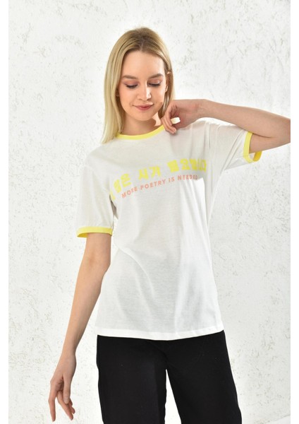 Beyaz Yaka Ve Kol Ucu Sarı Şerit Detaylı T-Shirt