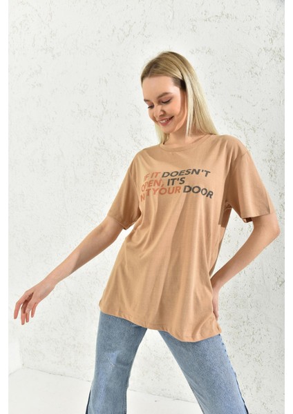 Sütlü Kahve Baskı Detay Bisiklet Yaka T-Shirt