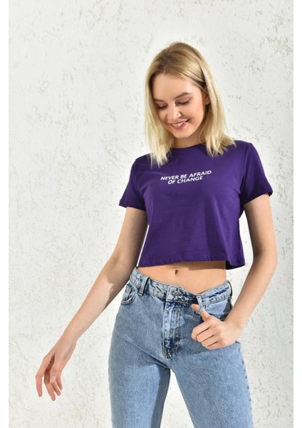 Mor Baskı Detaylı Crop Bluz