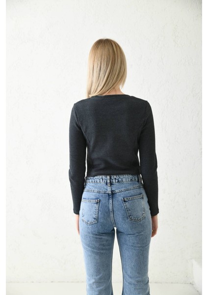 Antrasit Düğme Detaylı Örme Crop Bluz fırsatları