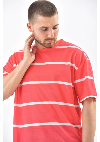 Kırmızı Bisiklet Yaka Çizgili T-Shirt modelleri