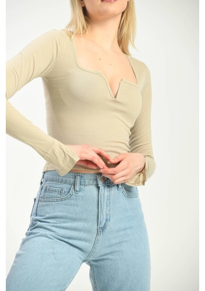 Bej Kare Yaka Göğüs Detaylı Uzun Kol Bluz fiyatları